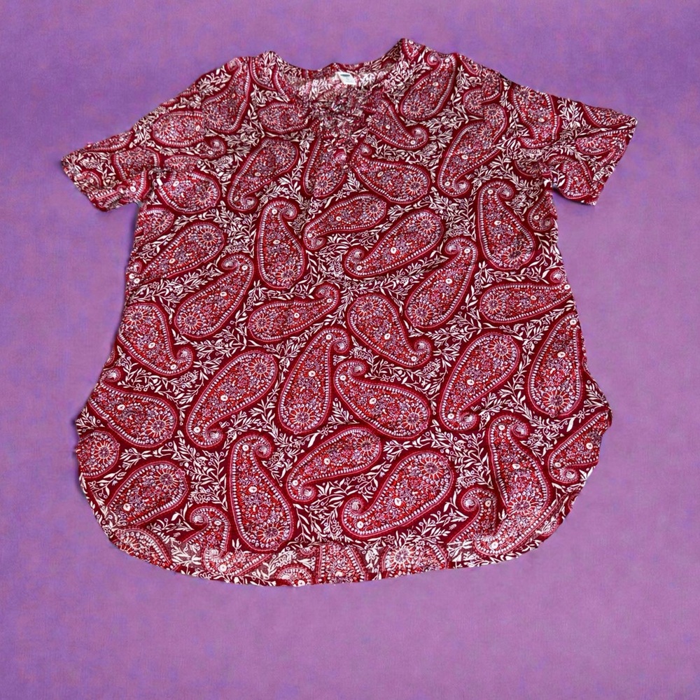 Old Navy Red and White Paisley Top Women’s (XL)